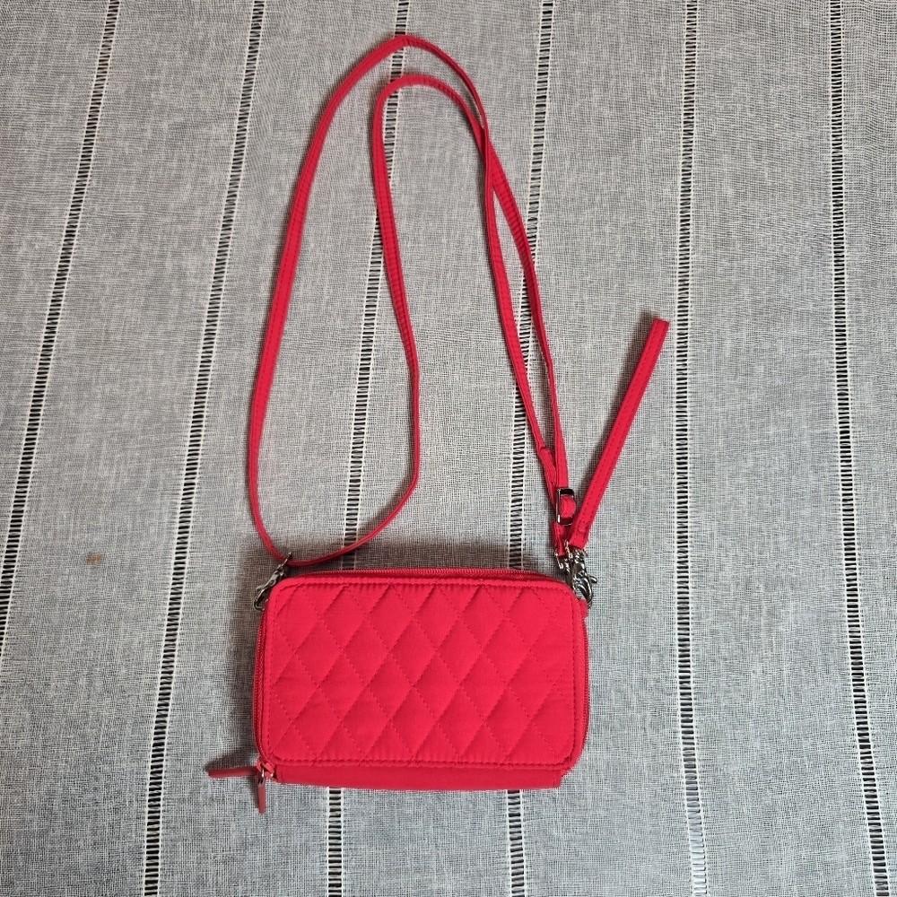 Vera Bradley  All-In-One Crossbody Wallet – Red- Quilted Fabric